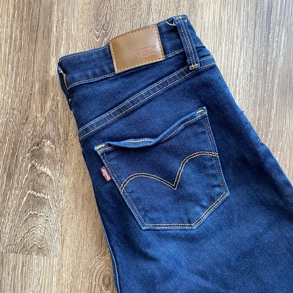 Levi’s - Picture 3 of 3